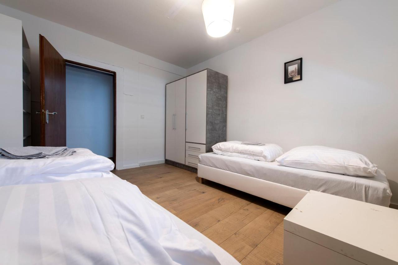 Workers Home- Central - 8 Single Box Spring Beds - Near Enschede 그로나우 외부 사진